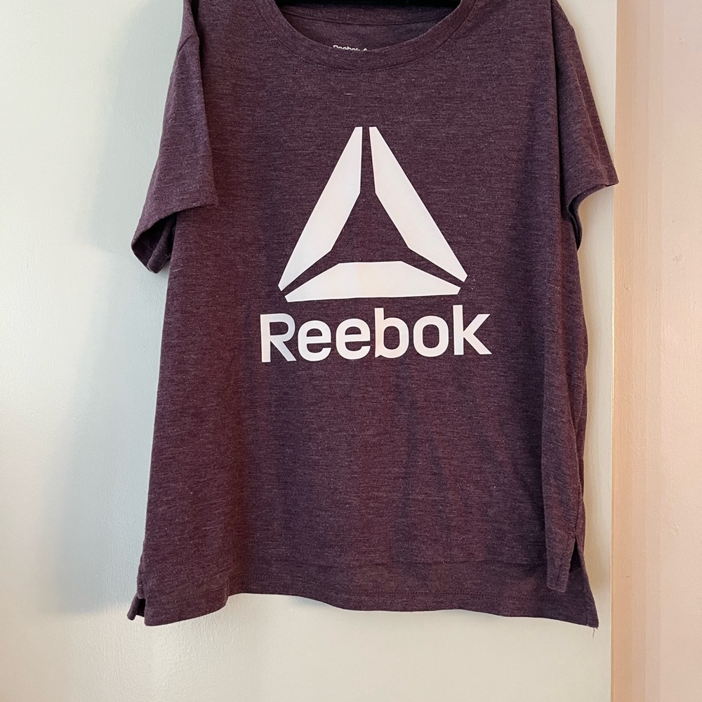 Reebok T-shirt logo women’s short sleeve size small purple